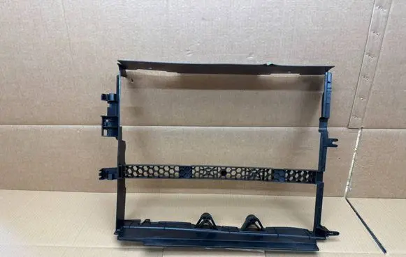 Dacia Sandero III Intercooler air guide/duct channel 215596631R