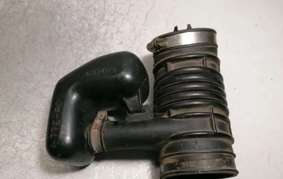 Suzuki Grand Vitara I Intake resonator 