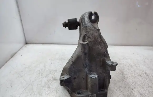 Infiniti Q50 Engine mounting bracket A6512235104