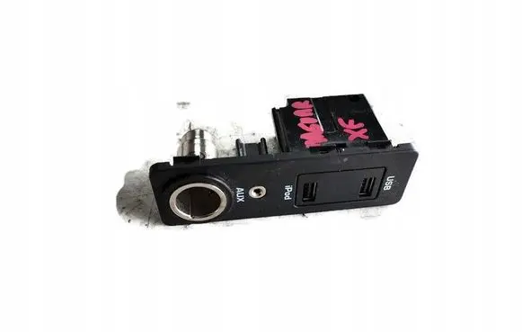 Jaguar XF X250 USB socket connector AW9319C166AA