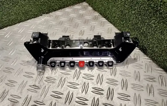 Peugeot 2008 II Climate control unit 98261079XU 20200229 1034131911