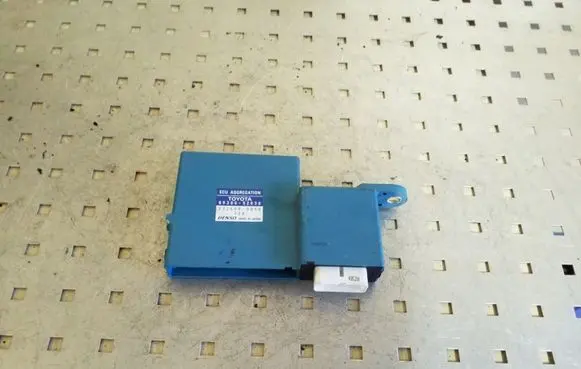 Toyota Yaris Other control units/modules 8930052030