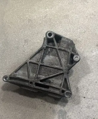Volkswagen Transporter - Caravelle T5 Generator/alternator bracket 070903143C