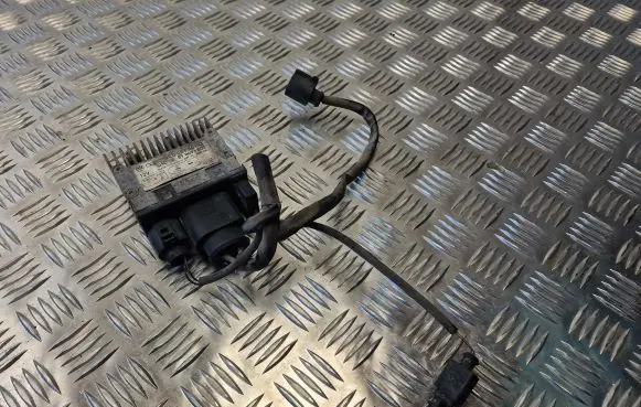 Audi A4 S4 B7 8E 8H Coolant fan relay 8E0959501Q