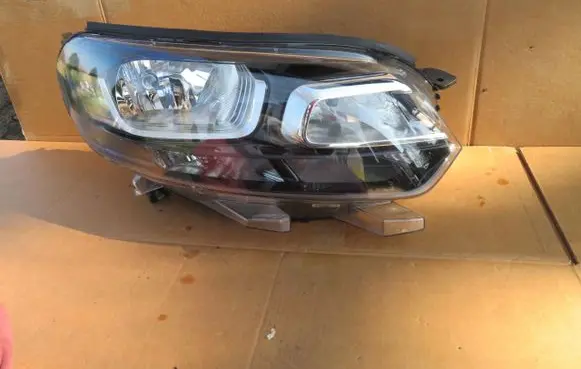Citroen Jumpy Headlight/headlamp 9808567680