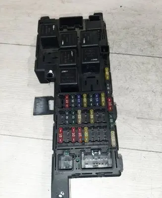 Volvo V70 Fuse box set 30728008 518828108