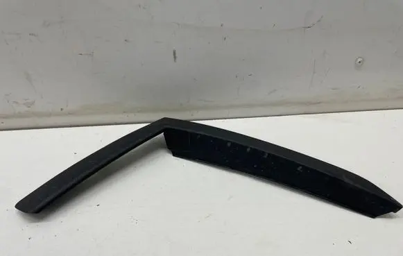 Front bumper splitter molding