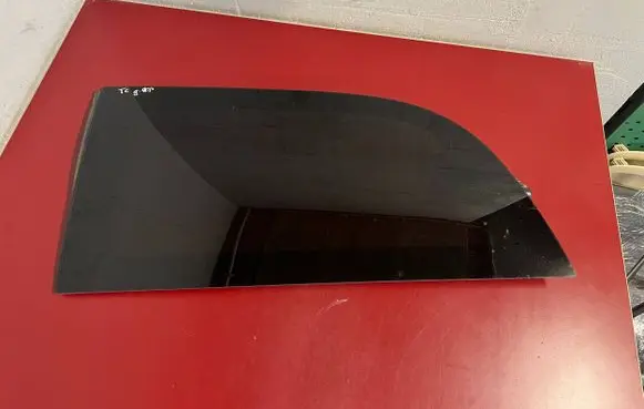 Chrysler Town & Country V Rear side window