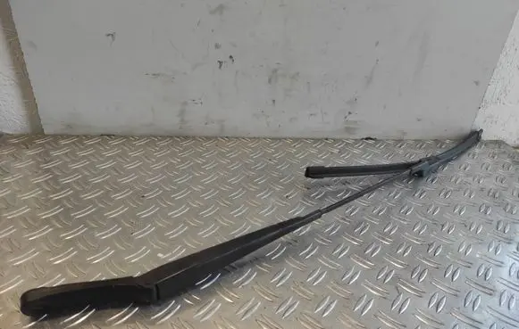 Volkswagen PASSAT B6 Windshield/front glass wiper blade 