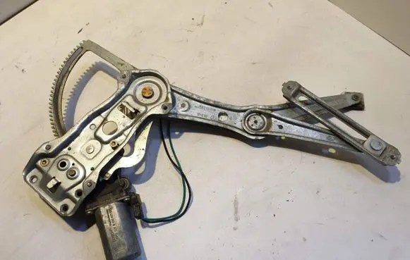 Mercedes-Benz E W210 Front door window regulator with motor 0130821671
