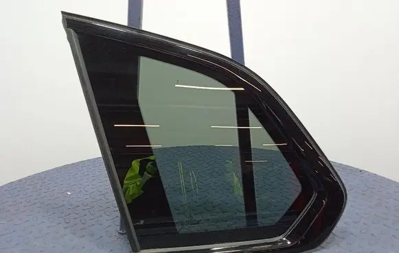 BMW X5 E53 Rear side window 7444077