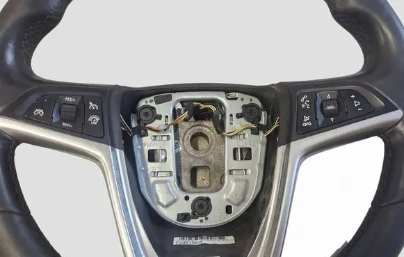 Opel Zafira C Steering wheel 3064346 13251692