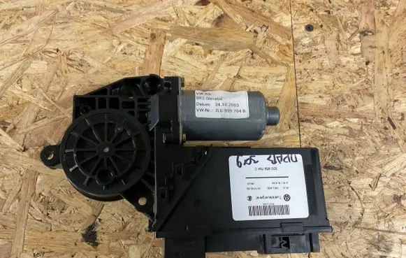 Volkswagen Touareg I Rear door window regulator motor 3D0959794C 05074390