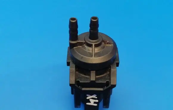 BMW X4 F26 Vacuum valve 8570591 70478502 15T174