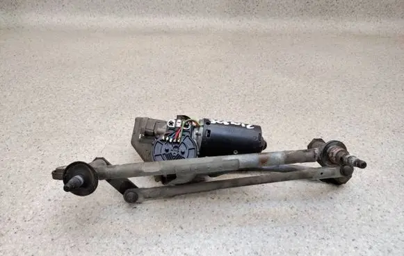 Renault Scenic I Wiper motor 0390241352
