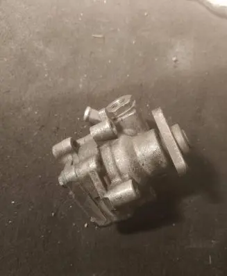 Volkswagen Touareg I Power steering pump 7l6422154es