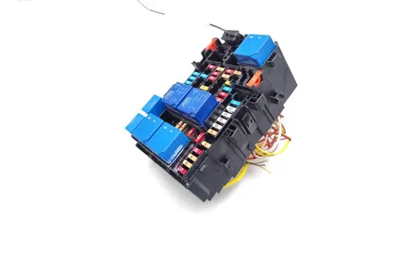 Renault Clio V Fuse module 243805499R 63570069