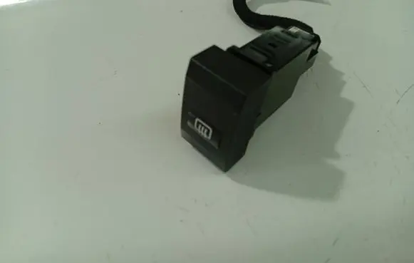 KIA Sorento Windscreen/window heater switch 