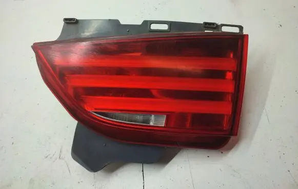 Tailgate rear/tail lights