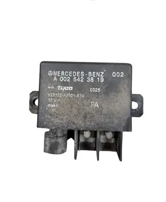 Mercedes-Benz E W211 Charging relay A0025423819 22132A201314