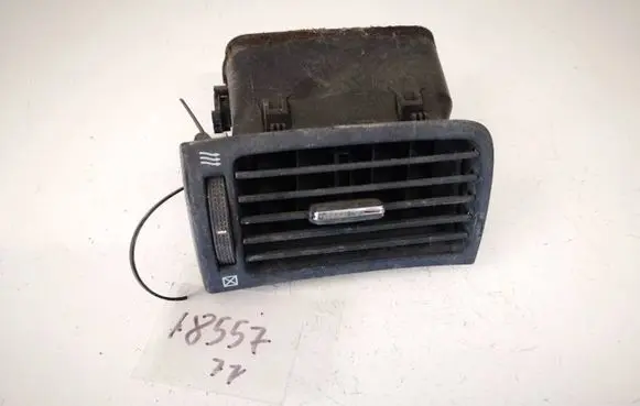 Toyota Avensis T250 Dash center air vent grill