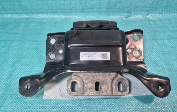 Engine mount bracket