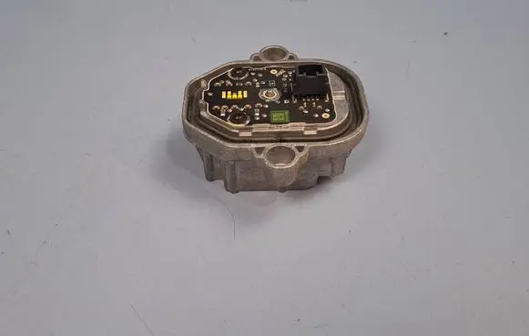 Volvo XC90 Headlight ballast module Xenon B132122B 32342482