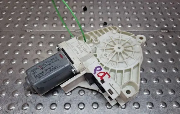 Audi A6 S6 C7 4G Front door window regulator motor S18031777 8K0959801B