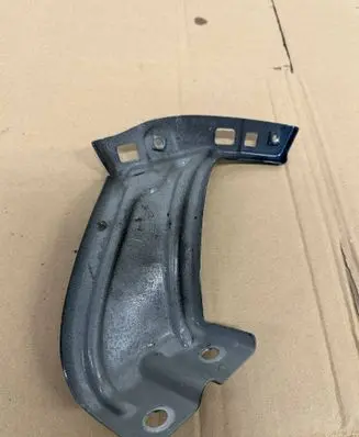 Volkswagen Tiguan Fender mounting bracket 571821135