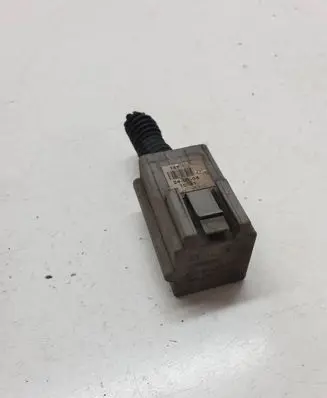 Opel Zafira B Coolant fan relay 13178656