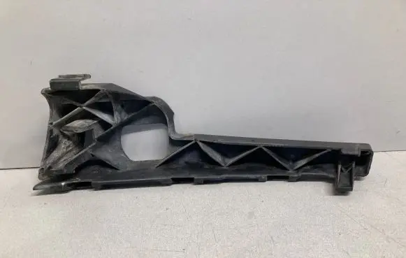 Ford Focus Front bumper mounting bracket 4M5117E856AC