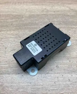Volkswagen Golf VI Aerial antenna amplifier 5M0035570B