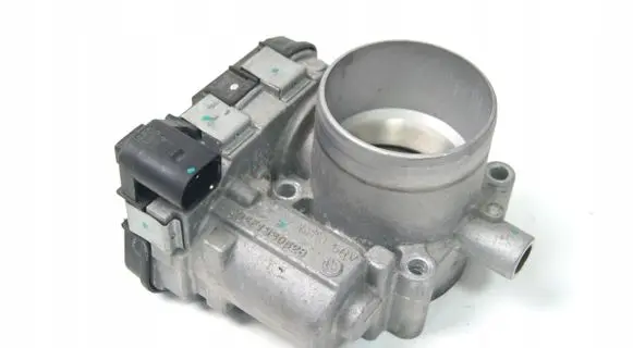 Volkswagen Golf VII Throttle valve 04E133062B
