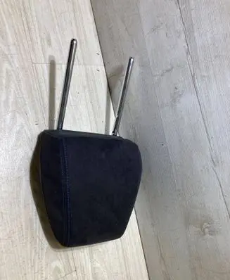 BMW 1 F70 Front seat headrest