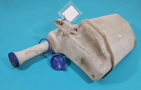 Peugeot 107 Windshield washer fluid reservoir/tank IMPRK1387110