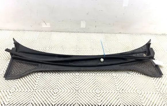 Audi Q3 F3 Wiper trim 