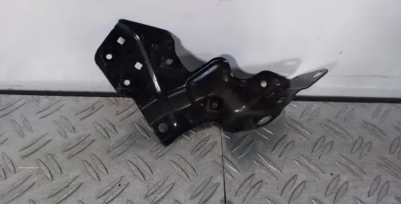 Lexus CT 200H Fender mounting bracket