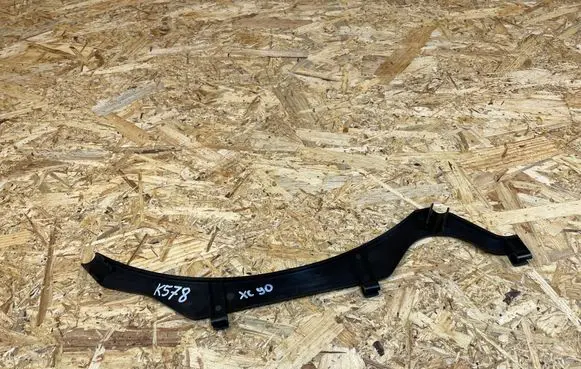 Volvo XC90 Fender mounting bracket 31441880