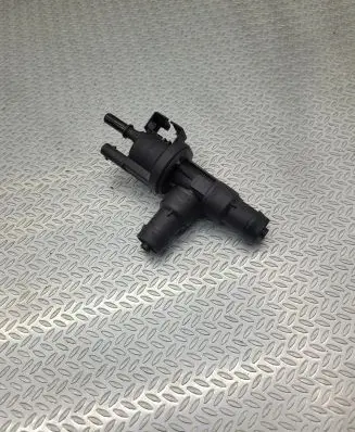 BMW 1 F20 F21 Valve vacuum 7643106