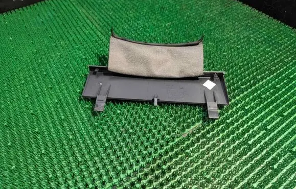 Volkswagen Touran I Steering wheel column trim 1T1858345B