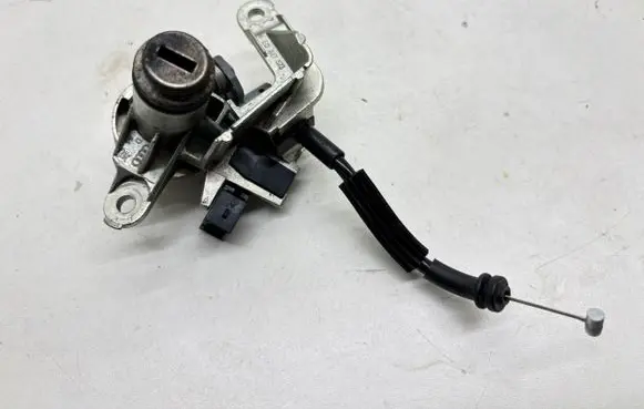 Audi A8 S8 D3 4E Tailgate exterior lock 4E0827573