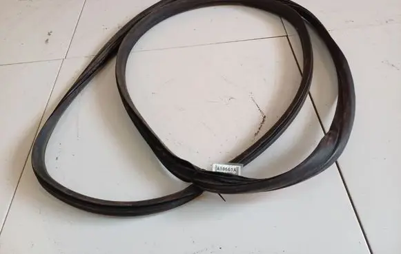 Ford Ka Rubber seal front coupe door 