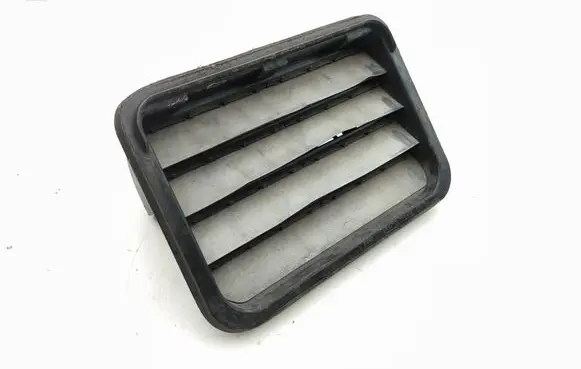 Quarter panel pressure vent