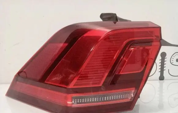 Volkswagen Tiguan Rear/tail lights 5NA945311 2SD2078