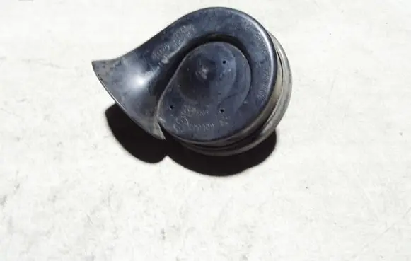 Audi A4 S4 B6 8E 8H Horn signal 8E0951223