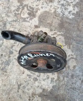 Mitsubishi Space Wagon Power steering pump