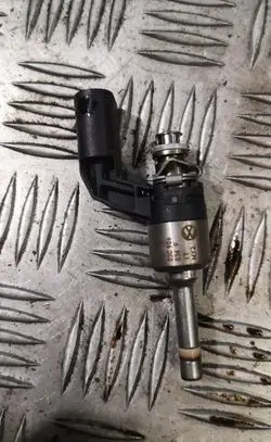 Volkswagen Golf Plus Fuel injector 03c906035f