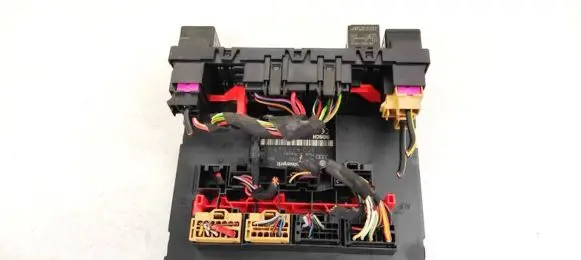 Volkswagen PASSAT B6 Fuse box set 3C0937049AE F005V00631