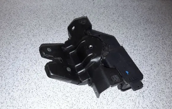 Loading door lock