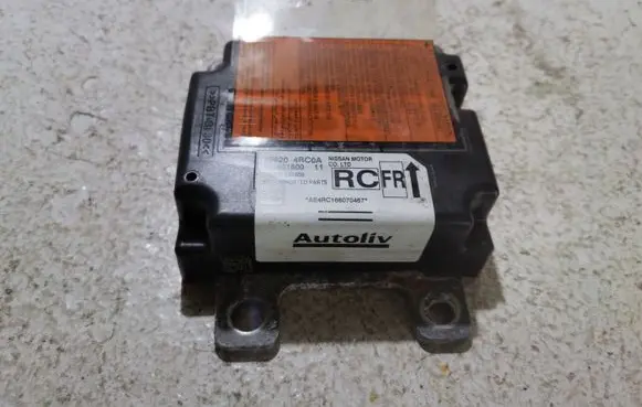 Nissan Maxima A35 Airbag control unit/module 988204RC0A 635681800 AE4R0166070467